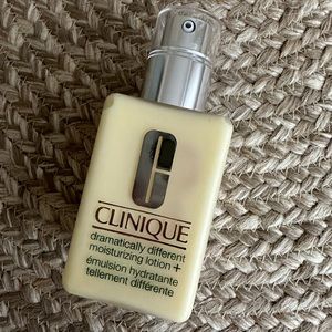 CLINIQUE dramatically different moisturizing lotion +